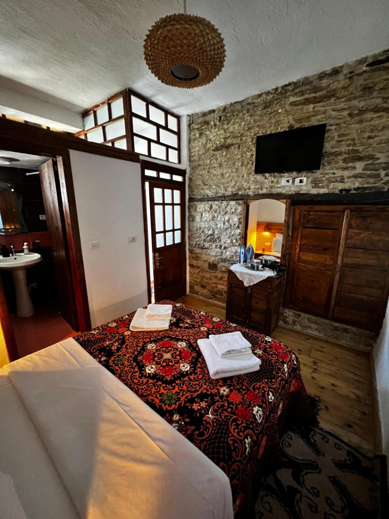 Guest House Salaria Gjirokastër Dış mekan fotoğraf