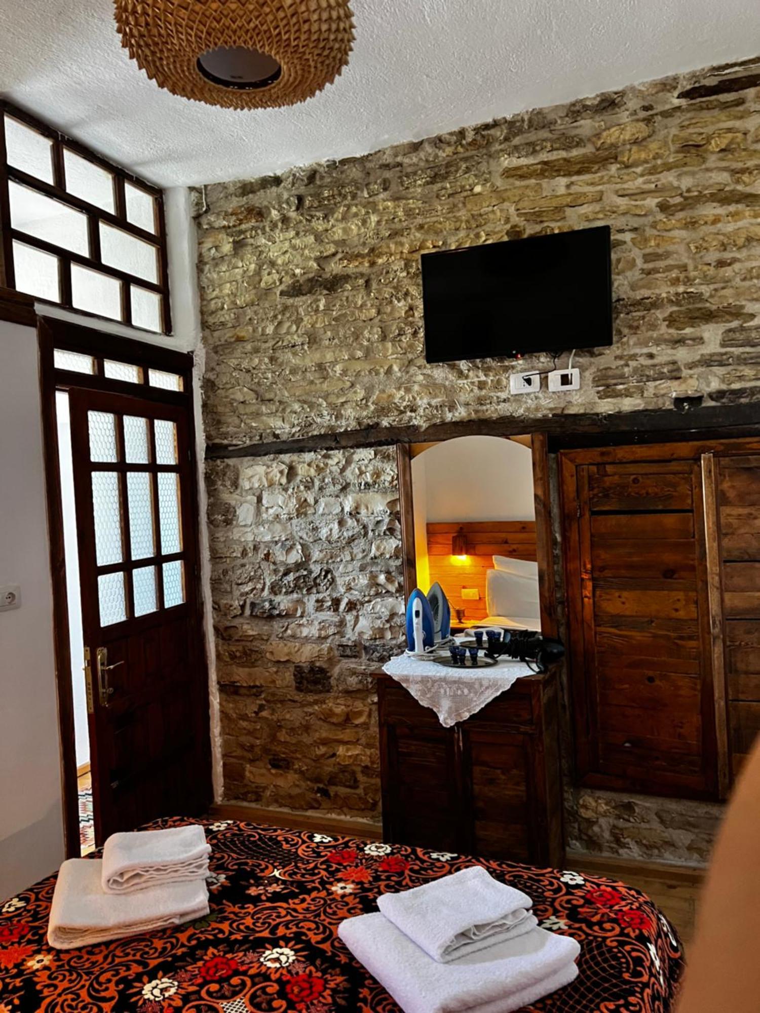 Guest House Salaria Gjirokastër Dış mekan fotoğraf
