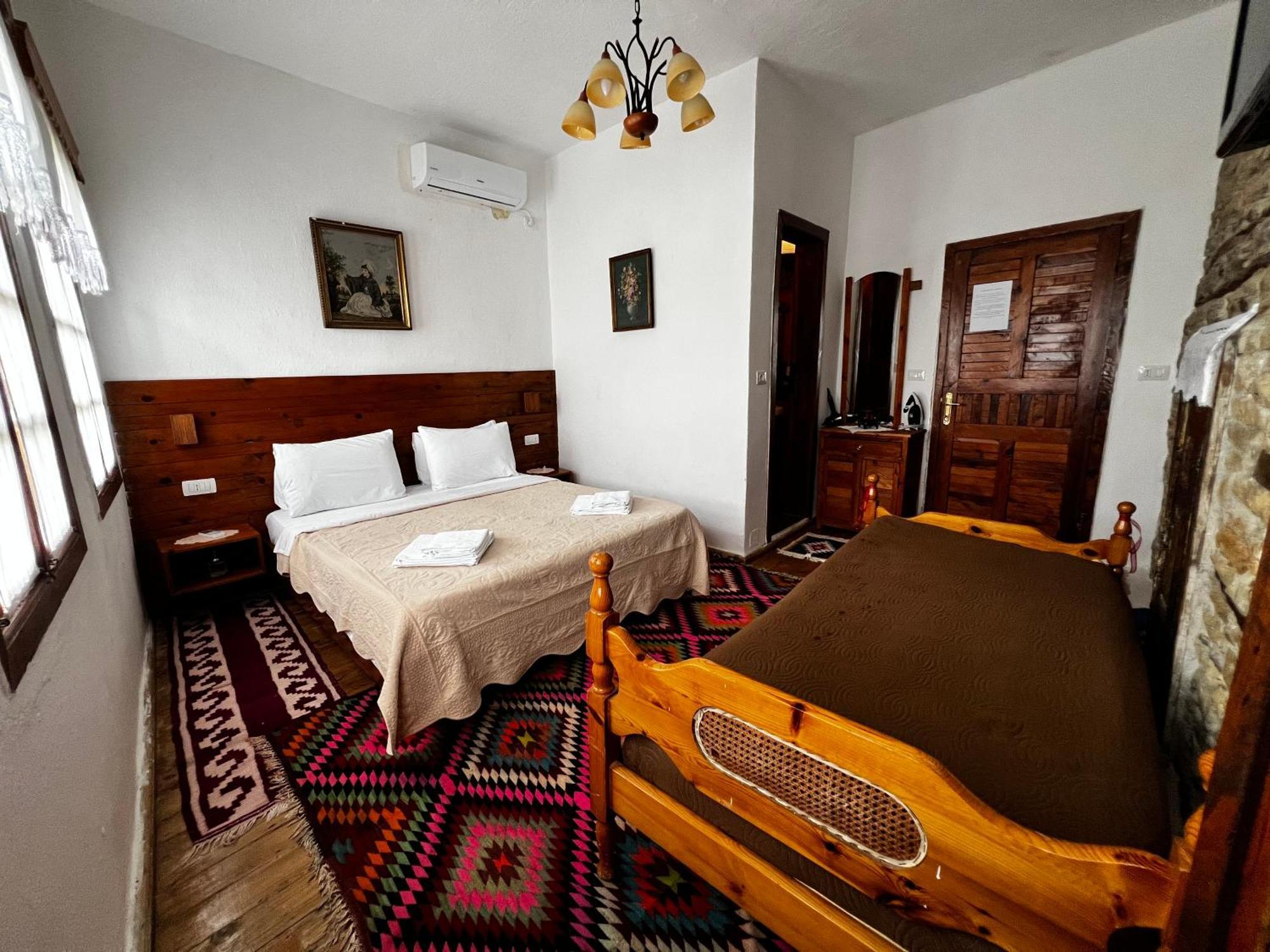Guest House Salaria Gjirokastër Dış mekan fotoğraf